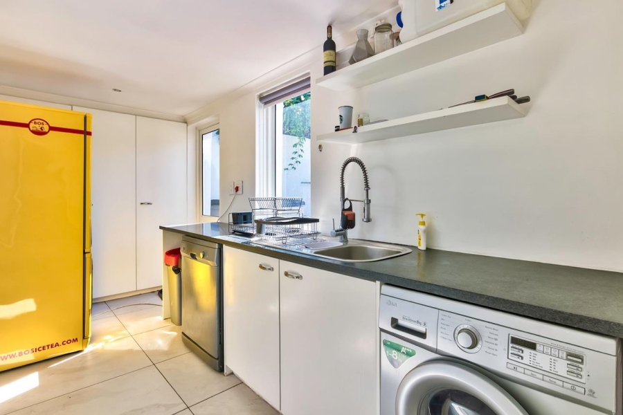 To Let 3 Bedroom Property for Rent in Gardens Western Cape